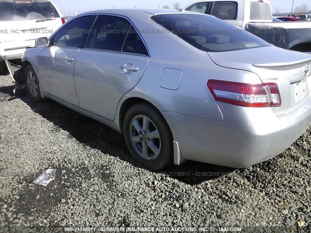 4T4BF3EK1AR056821 - 2010 TOYOTA CAMRY SE/LE/XLE SILVER photo 3