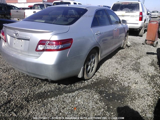 4T4BF3EK1AR056821 - 2010 TOYOTA CAMRY SE/LE/XLE Серебристый фото 4