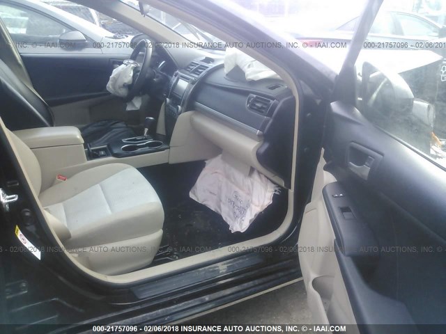 4T4BF1FK9CR225487 - 2012 TOYOTA CAMRY SE/LE/XLE BLACK photo 5