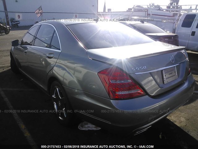 WDDNG7DBXDA501859 - 2013 MERCEDES-BENZ S 550 SILVER photo 3