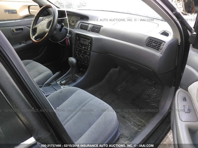 4T1BG22K81U016418 - 2001 TOYOTA CAMRY CE/LE/XLE შავი ფოტო 5