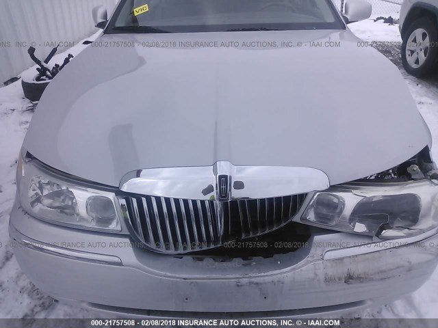1LNHM83W5YY935156 - 2000 LINCOLN TOWN CAR CARTIER 银色 照片 10
