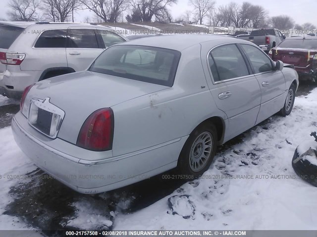 1LNHM83W5YY935156 - 2000 LINCOLN TOWN CAR CARTIER SILVER photo 4