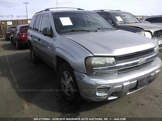 1GNDT13S842106242 - 2004 CHEVROLET TRAILBLAZER LS/LT SILVER photo 1