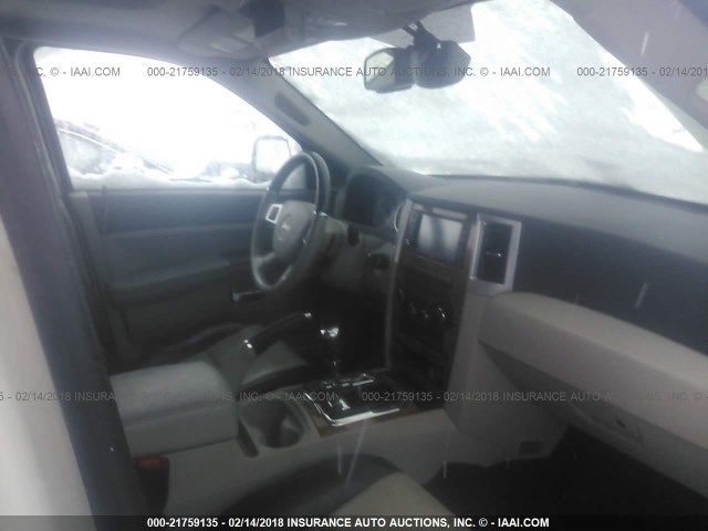 1J8HR58N28C170661 - 2008 JEEP GRAND CHEROKEE LIMITED WHITE photo 5