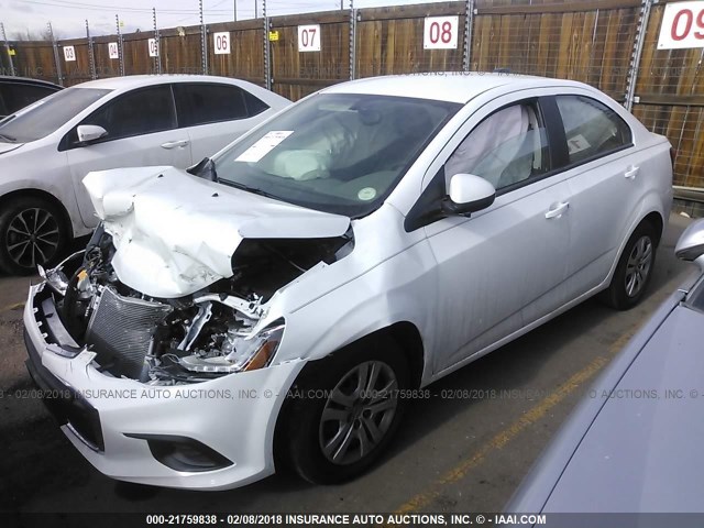 1G1JB5SHXH4132680 - 2017 CHEVROLET SONIC LS 白色 照片 2