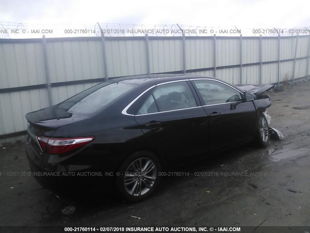 4T1BF1FKXHU727538 - 2017 TOYOTA CAMRY LE/XLE/SE/XSE BLACK photo 4