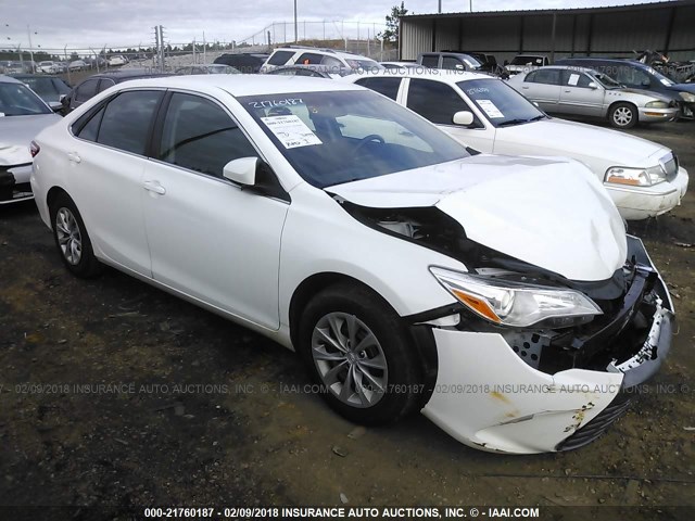 4T1BF1FK3FU046764 - 2015 TOYOTA CAMRY LE/XLE/SE/XSE WHITE photo 1