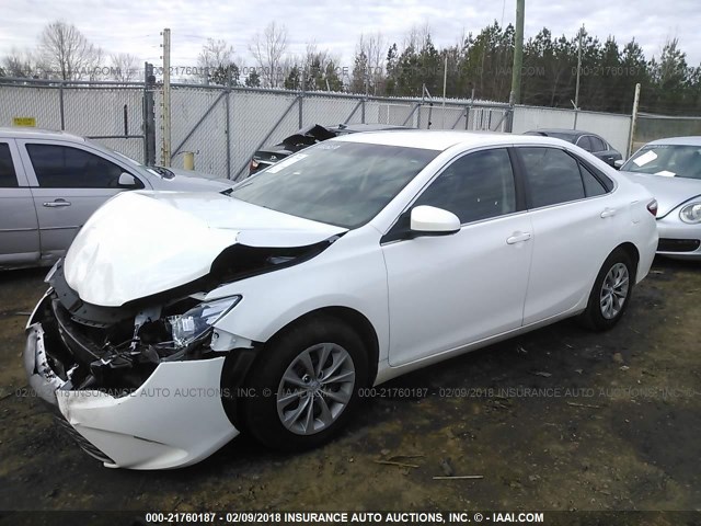 4T1BF1FK3FU046764 - 2015 TOYOTA CAMRY LE/XLE/SE/XSE Blanc photo 2