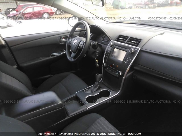 4T1BF1FK3FU046764 - 2015 TOYOTA CAMRY LE/XLE/SE/XSE Blanc photo 5