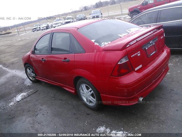 1FAFP34N35W178864 - 2005 FORD FOCUS ZX4 RED photo 3