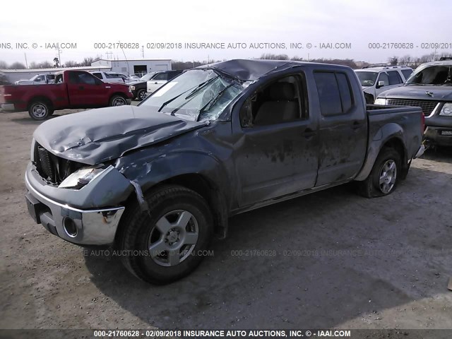 1N6AD07W28C448833 - 2008 NISSAN FRONTIER CREW CAB LE/SE/OFF ROAD GRAY photo 2