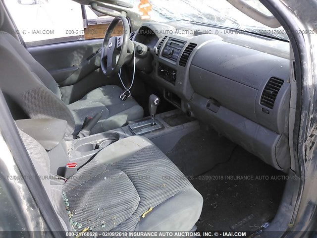 1N6AD07W28C448833 - 2008 NISSAN FRONTIER CREW CAB LE/SE/OFF ROAD GRAY photo 5