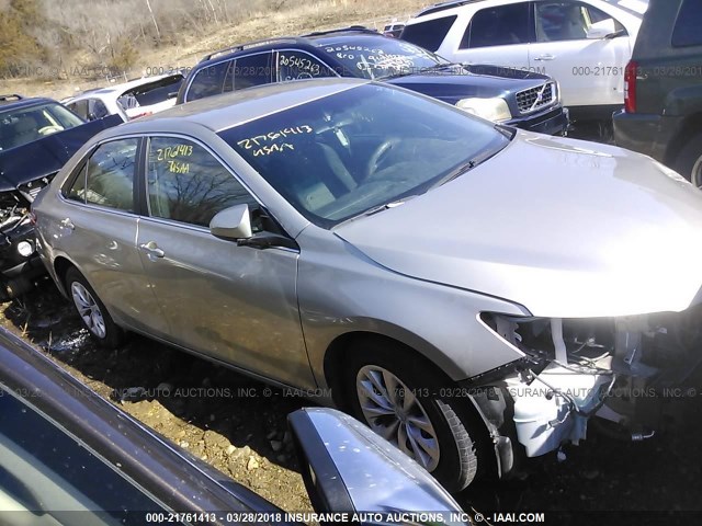 4T4BF1FK2GR526110 - 2016 TOYOTA CAMRY LE/XLE/SE/XSE თაფლისფერი ფოტო 1