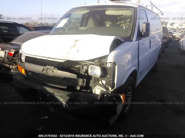 1GCGG25V361116919 - 2006 CHEVROLET EXPRESS G2500  WHITE photo 2