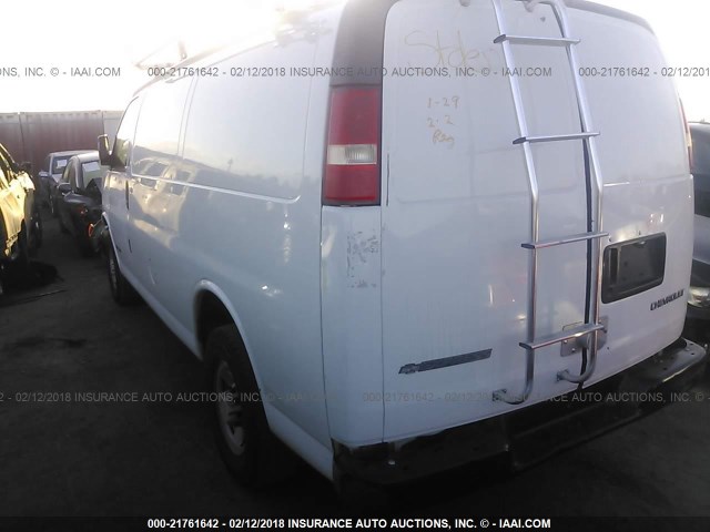 1GCGG25V361116919 - 2006 CHEVROLET EXPRESS G2500  WHITE photo 3