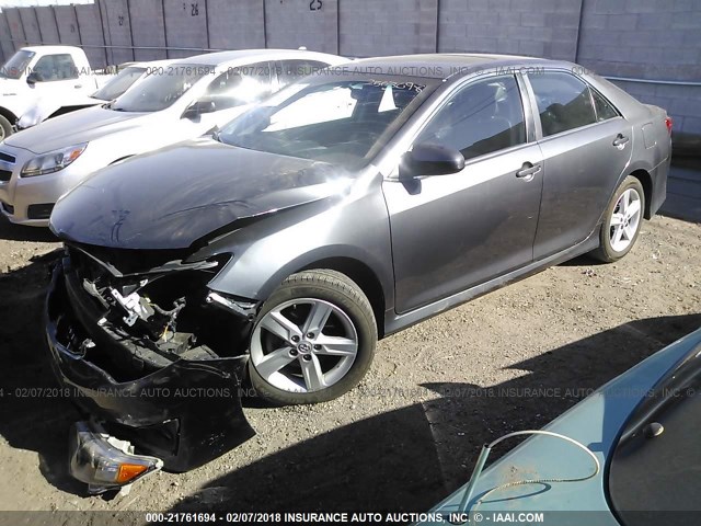 4T1BF1FK9EU848878 - 2014 TOYOTA CAMRY L/SE/LE/XLE 灰色 照片 2