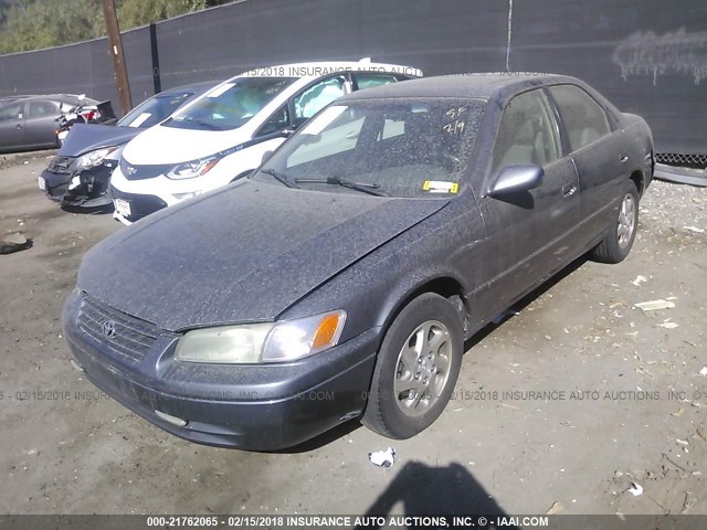 JT2BF22K6V0040309 - 1997 TOYOTA CAMRY LE/XLE GRAY photo 2