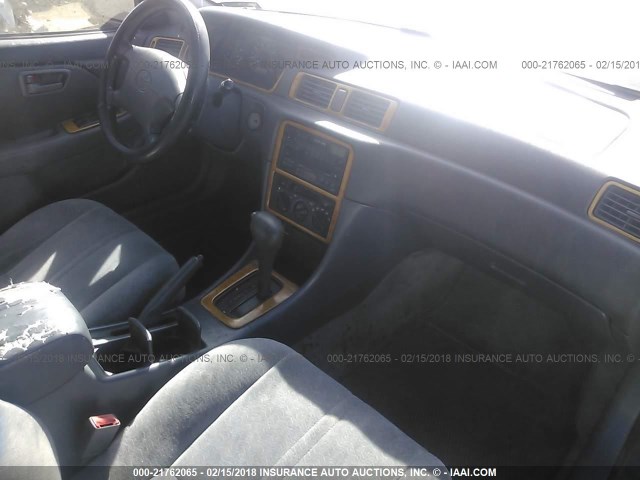JT2BF22K6V0040309 - 1997 TOYOTA CAMRY LE/XLE GRAY photo 5
