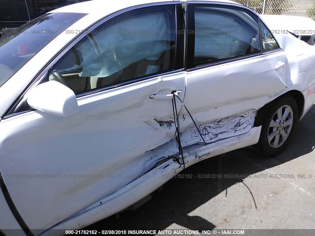 4T4BF3EK1BR219193 - 2011 TOYOTA CAMRY SE/LE/XLE WHITE photo 6