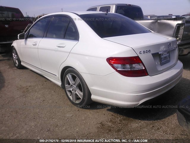 WDDGF5EB5AF425321 - 2010 MERCEDES-BENZ C 300 WHITE photo 3