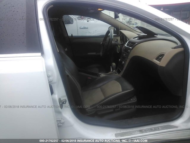 1G1ZE5E7XAF138681 - 2010 CHEVROLET MALIBU LTZ WHITE photo 5