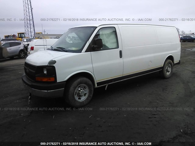 1GC2GUDG0A1155646 - 2010 CHEVROLET EXPRESS G3500  WHITE photo 2