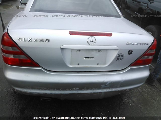 WDBKK47F0XF119399 - 1999 MERCEDES-BENZ SLK 230 KOMPRESSOR SILVER photo 6