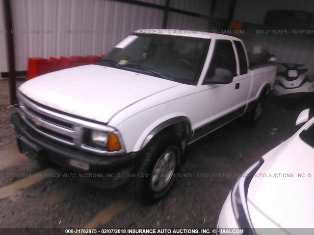 1GCDT19W4S8132740 - 1995 CHEVROLET S TRUCK S10 WHITE photo 2