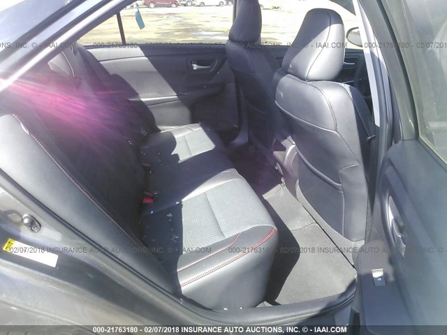 4T1BF1FK9HU404677 - 2017 TOYOTA CAMRY LE/XLE/SE/XSE Schwarz Foto 8