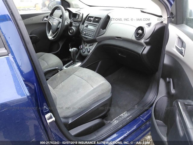 1G1JA6SH6D4167154 - 2013 CHEVROLET SONIC LS BLUE photo 5