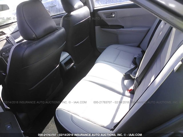 4T1BF1FK8FU057517 - 2015 TOYOTA CAMRY LE/XLE/SE/XSE ნაცრისფერი ფოტო 8