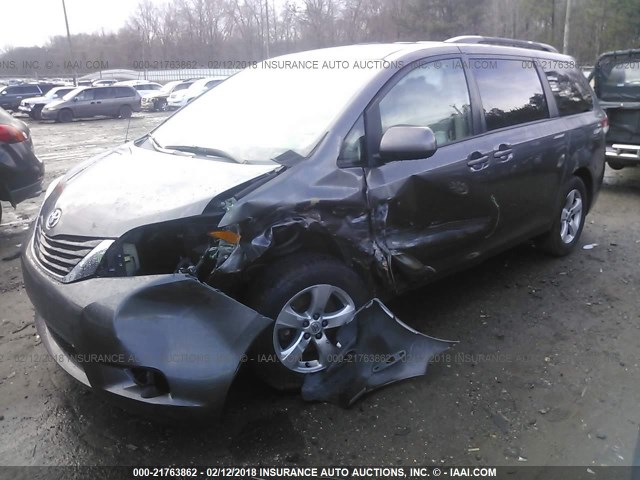 5TDKK3DC1ES452357 - 2014 TOYOTA SIENNA LE GRAY photo 2