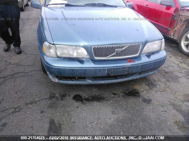 YV1LW5642W2381540 - 1998 VOLVO V70 GLT BLUE photo 6