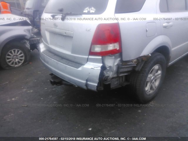 KNDJC733755488254 - 2005 KIA SORENTO EX/LX SILVER photo 6