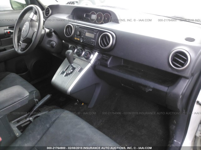 JTLZE4FE9CJ013349 - 2012 TOYOTA SCION XB WHITE photo 5