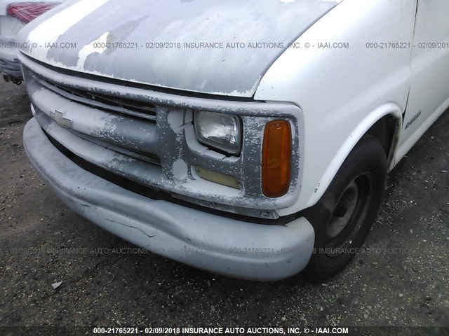 1GCFG15W521177066 - 2002 CHEVROLET EXPRESS G1500  WHITE photo 6