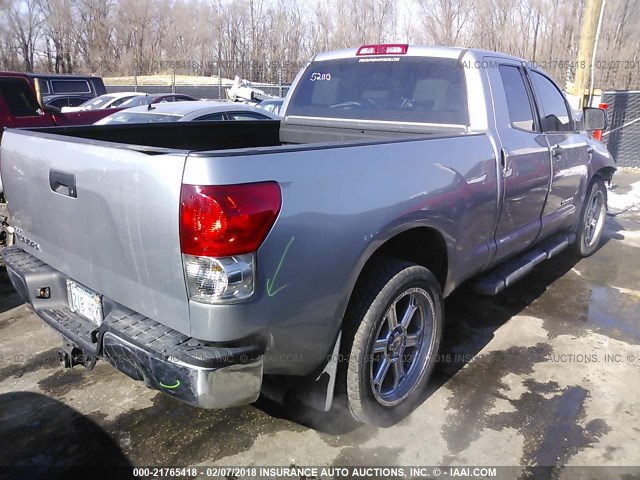 5TFRV54178X052110 - 2008 TOYOTA TUNDRA DOUBLE CAB/DOUBLE CAB SR5 SILVER photo 4