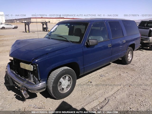 1GNEC16R9WJ322235 - 1998 CHEVROLET SUBURBAN C1500 BLUE photo 2