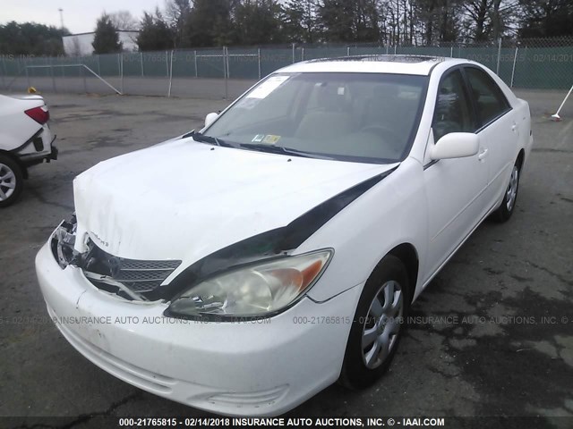 4T1BE30K63U141323 - 2003 TOYOTA CAMRY LE/XLE/SE WHITE photo 2