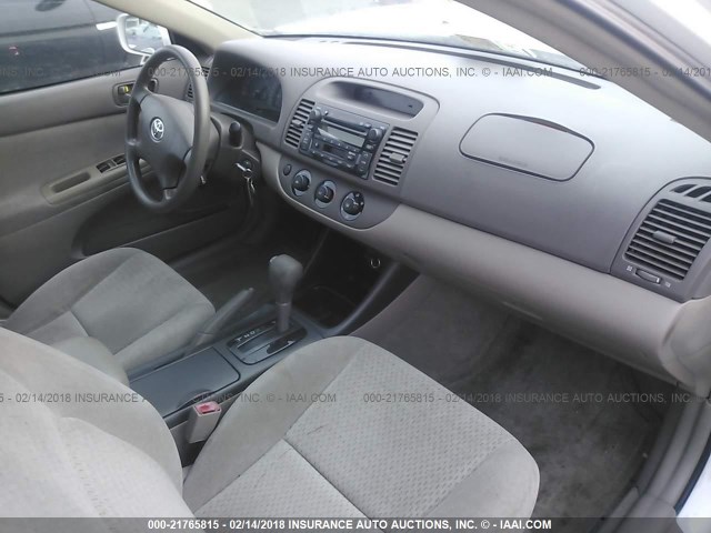 4T1BE30K63U141323 - 2003 TOYOTA CAMRY LE/XLE/SE WHITE photo 5