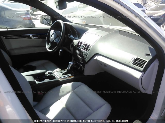 WDDGF54X19R066525 - 2009 MERCEDES-BENZ C 300 WHITE photo 5