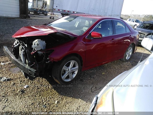 4T1BF1FK4EU745674 - 2014 TOYOTA CAMRY L/SE/LE/XLE RED photo 2