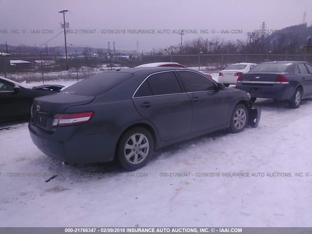 4T1BF3EK3BU690496 - 2011 TOYOTA CAMRY SE/LE/XLE ნაცრისფერი ფოტო 4