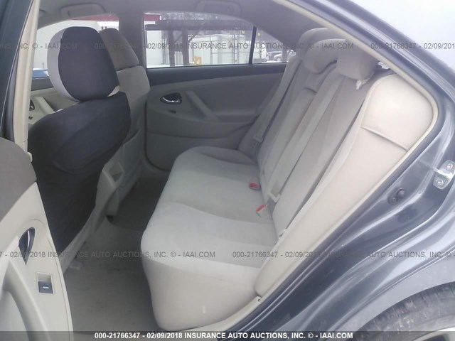 4T1BF3EK3BU690496 - 2011 TOYOTA CAMRY SE/LE/XLE ნაცრისფერი ფოტო 8