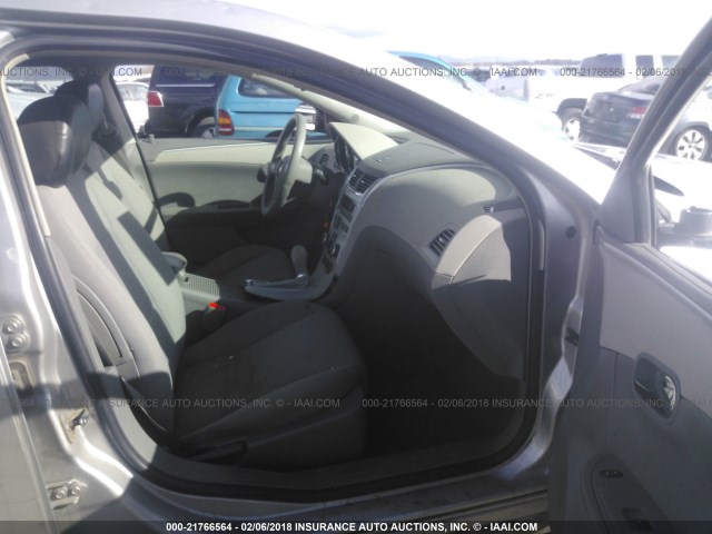 1G1ZG57B18F215797 - 2008 CHEVROLET MALIBU LS 银色 照片 5