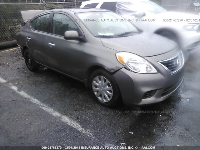 3N1CN7APXCL875664 - 2012 NISSAN VERSA S/SV/SL GRAY photo 1