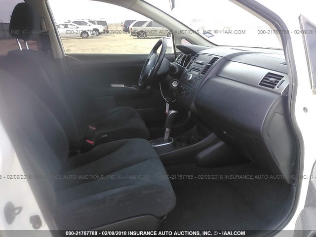 3N1BC1CP4CK279841 - 2012 NISSAN VERSA S/SL WHITE photo 5