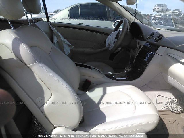 WDBTK56F27T075936 - 2007 MERCEDES-BENZ CLK 350 WHITE photo 5