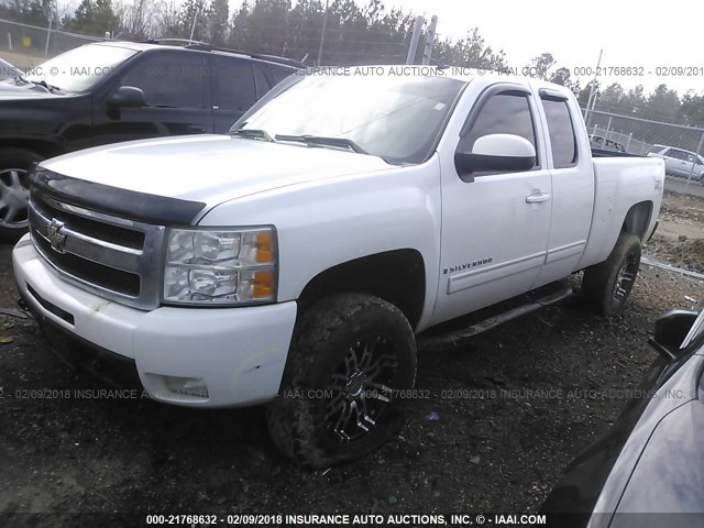 1GCEK39J99Z265845 - 2009 CHEVROLET SILVERADO K1500 LTZ WHITE photo 2